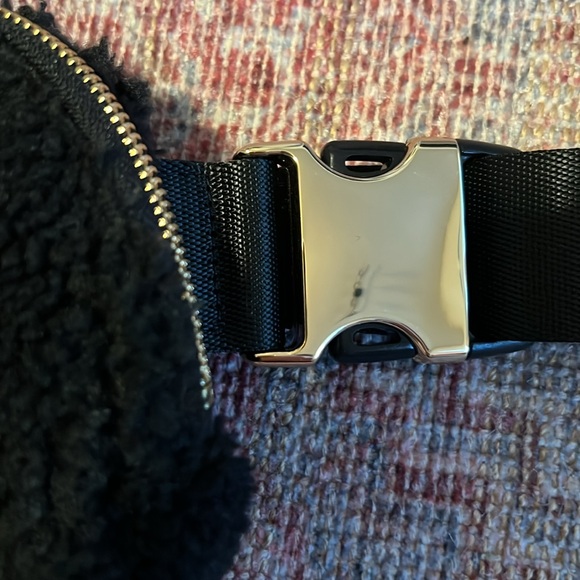 Lululemon black Sherpa belt bag and white belt bag bundle - Picture 5 of 9